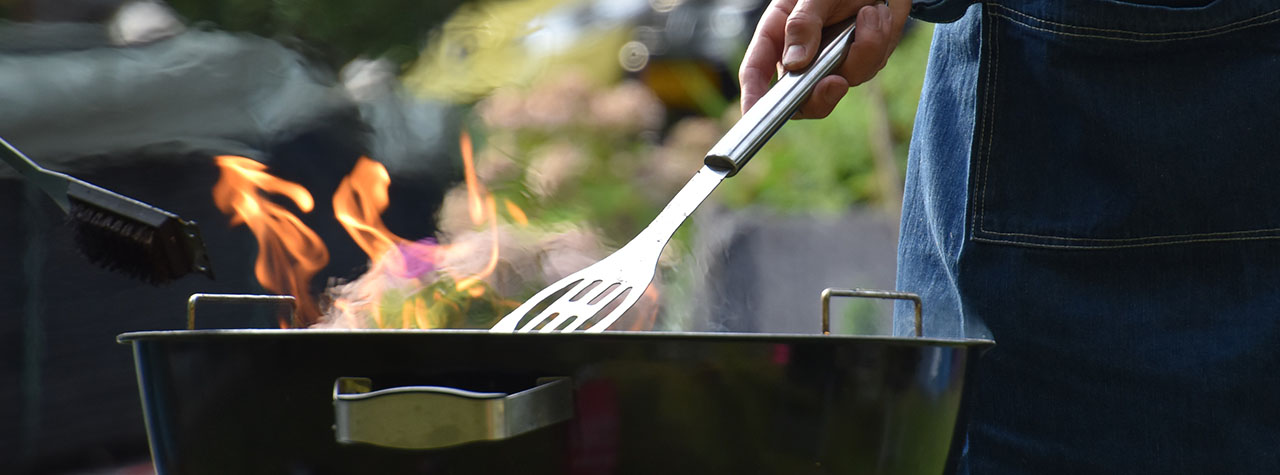 barbecue-grill-with-flames-by-vincent-keiman-on-unsplash