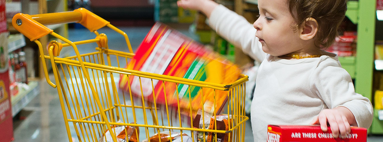 small-child-places-food-in-grocery-cart-by-david-veksler-on-unsplash